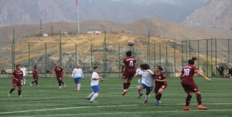 Hakkarigücü, İzmir ekibini 2-1 mağlup etti