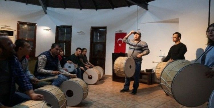 İzmit belediyesi ritim grubu çalışmalarını sürdürüyor