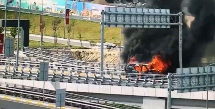 İstanbul Havalimanı’nda seyir halindeki VIP araç alev alev böyle yandı