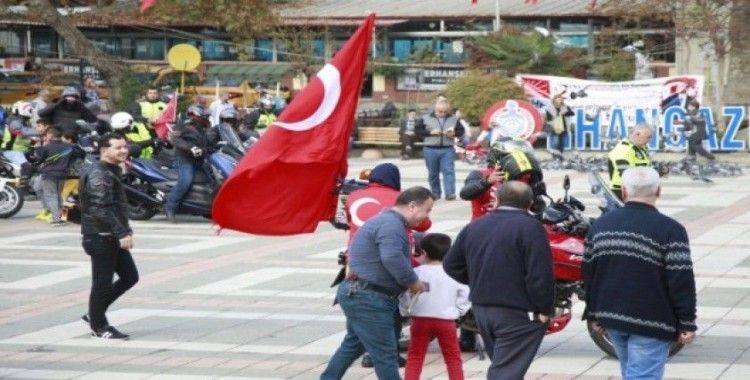 100 motosiklet Cumhuriyet için 140 kilometrelik kortej yaptı