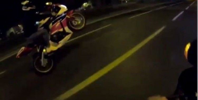 (Özel) İstanbul’da motosikletli magandanın “tek teker” ve “makas” terörü kamerada