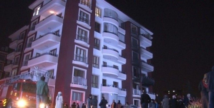 Apartmanda yangın paniği: 10 kişi hastanelik oldu