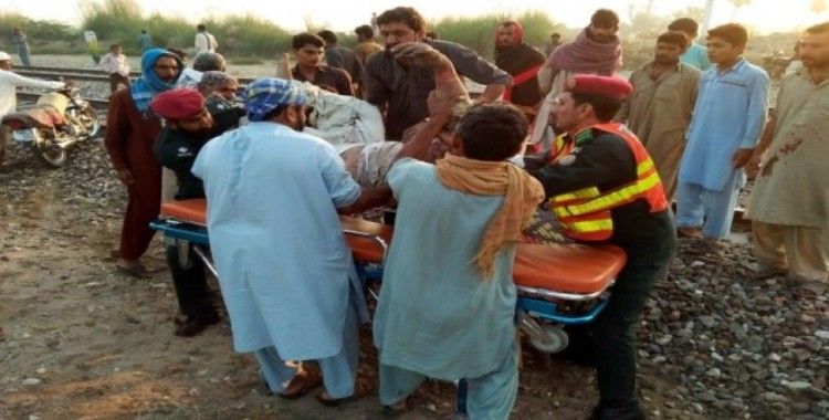 Pakistan’daki tren faciasında ölü sayısı 73’e yükseldi