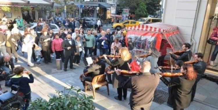 Adıyaman filarmoni orkestrası İstanbul’da cadde konseri verdi
