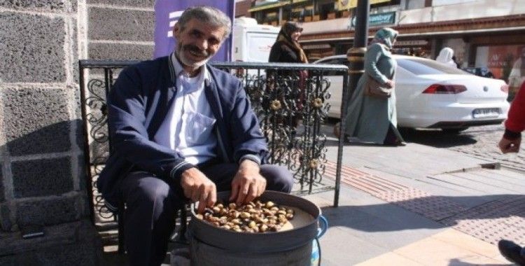 Diyarbakır sokaklarında ’kestane kebap’ tezgahlardaki yerini aldı