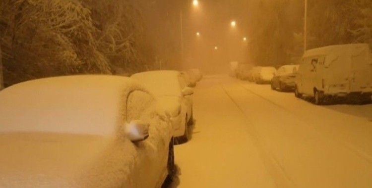 Bayburt’ta kar yağışı etkili oldu