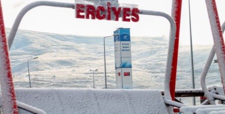 Erciyes’te kar yağışı