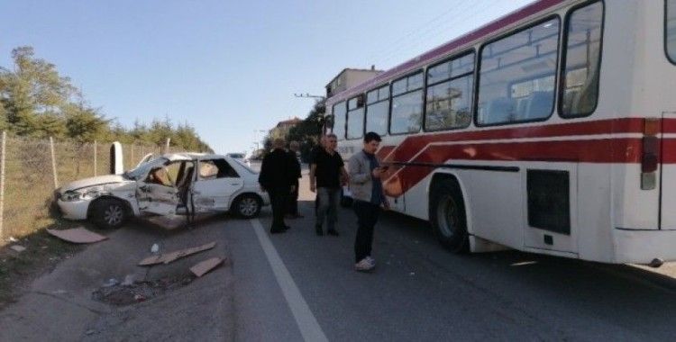 Kocaeli’de halk otobüsü ile otomobil çarpıştı: 4 yaralı