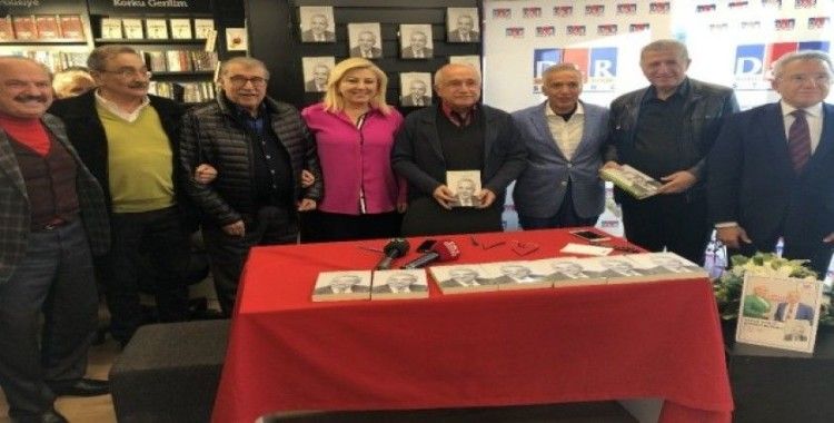 Gazeteci Yavuz Donat’ın "Off The Record" kitabı imza gününde sevenleriyle buluştu