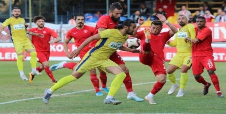 Menemenspor - Ümraniyespor maçında kural hatası iddiası