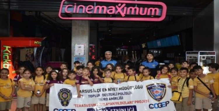 Tarsus’ta polis 530 öğrenciyi sinemaya götürdü