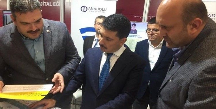 Cumhurbaşkanı Özel Kalem Müdürü Büyükelçi Doç. Dr. Hasan Doğan’dan Anadolu Üniversitesi standına ziyaret