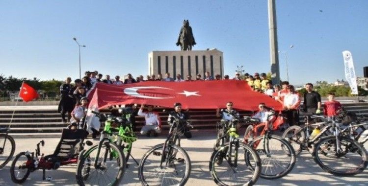 Bisikletle 550 kilometre pedal çevirip 10 Kasım’da Anıtkabir’e ulaşacaklar