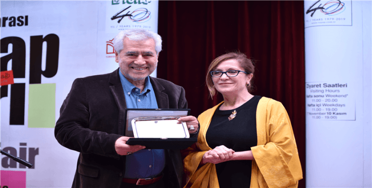 TÜYAP 'Kültür Fuarları Onur Ödülleri' sahiplerini buldu