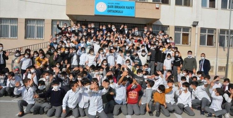 Lösemi hastası Birgül'e destek için tüm okul maske taktı