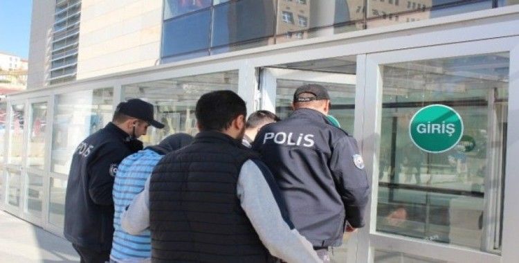 Elazığ polisi 2 hırsızlık şüphelisini suç üstü yakaladı