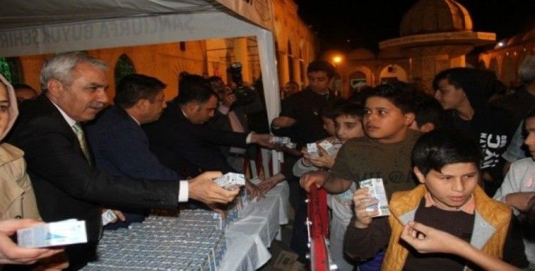 Büyükşehir’den Mevlid Kandili’nde vatandaşlara süt ikramı