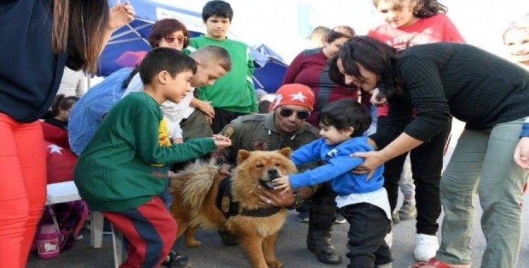 Mersin Büyükşehir’in arama-kurtarma köpekleriyle engelli çocuklara terapi
