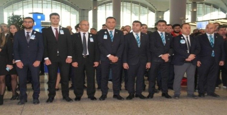 İstanbul Havalimanı’nda Ata’ya saygı duruşu