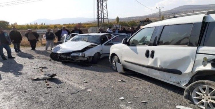Malatya’da feci kaza: 4’ü ağır 11 yaralı