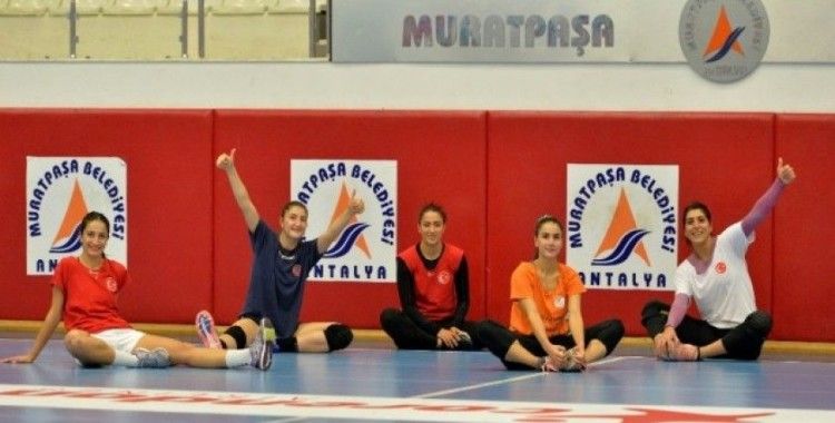 Muratpaşa Belediyespor kadın hentbol takımının hedef galibiyet