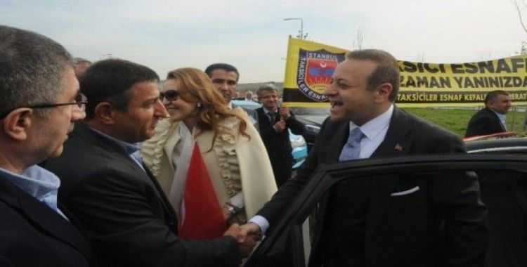 Egemen Bağış'ı Prag'a taksiciler uğurladı