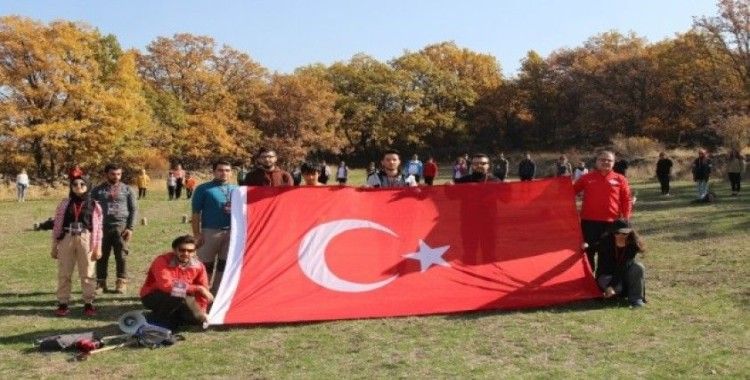 Doğaseverler Atatürk anısına fidan dikti