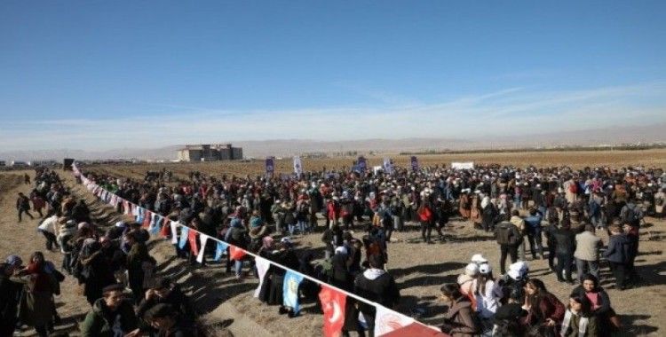 Atatürk Üniversitesi 15 bin fidanı toprakla buluşturdu