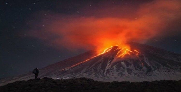 Avrasya'nın en aktif yanardağı 3 yıl aradan sonra lav püskürtmeye başladı