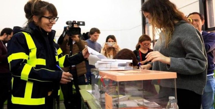 İspanya'da seçimleri kazanan Sosyalist Parti yine çoğunluğu sağlayamadı