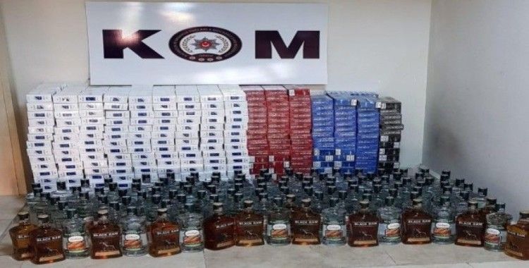 Gürcistan plakalı araçlarda kaçak içki ve kaçak sigara ele geçirildi