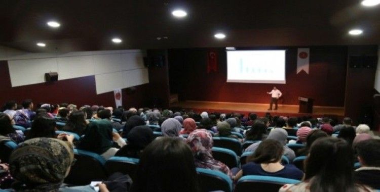 NEVÜ’de ’Modern Dünyada Üniversiteli Olmak’ konulu konferans düzenlendi