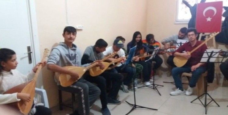Dicle’de öğrencilere ücretsiz gitar ve bağlama kursu