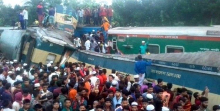 Bangladeş'te iki tren çarpıştı, 16 ölü, 48 yaralı