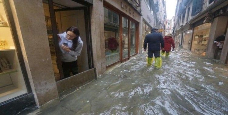 Şiddetli yağışlar Venedik'i vurdu, 2 ölü