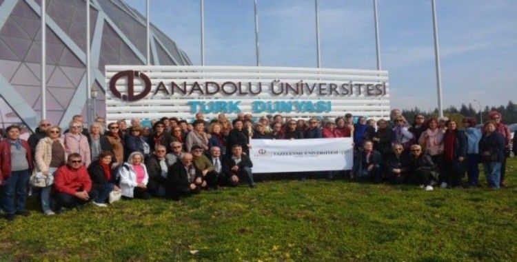 Tazelenme Üniversitesi öğrencileri Türk Dünyası Bilim Kültür ve Sanat Merkezi’ni gezdi