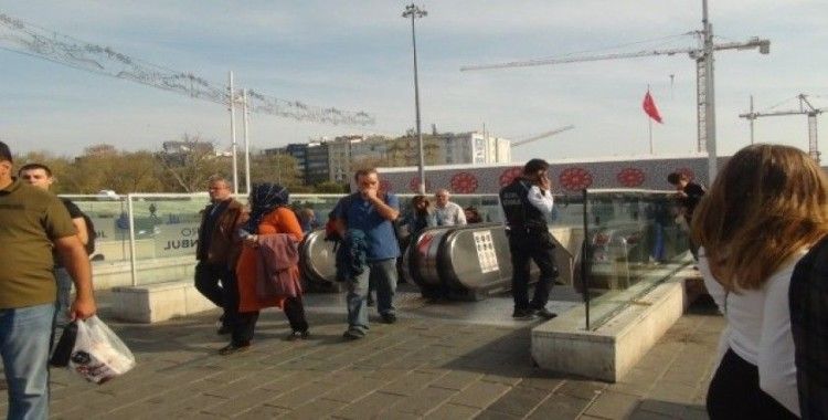 Taksim Metro İstasyonu merdivenlerinde yangın paniği