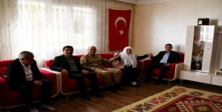 Artuklu Kaymakamı Hacı Hasan Gökpınar, gazi ve şehit ailelerini ziyaret etti