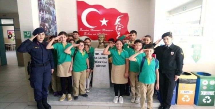 Jandarma’dan okullara ‘Çocuk Hakları’ günü ziyareti