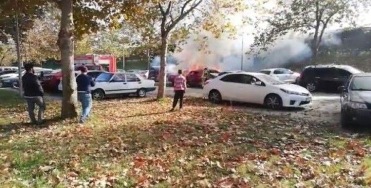 Bursa’da mangal kömürü iki arabayı kül etti