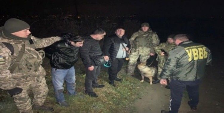 Ukrayna sınırlarında 2'si Türk 5 kişi yakalandı