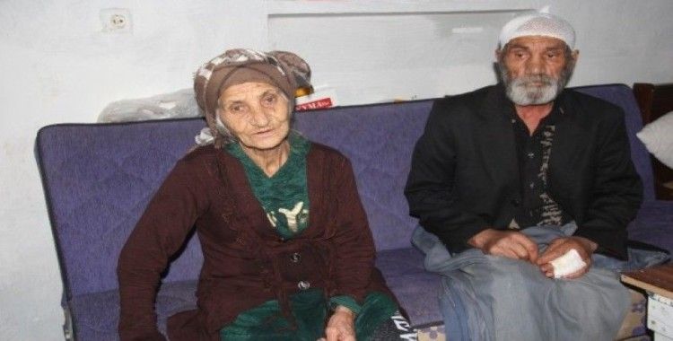 80 yaşındaki kadın eşini odunla dövüp bıçakladı
