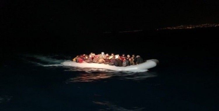 Kuşadası’nda radardan tespit edilen 55 göçmen yakalandı