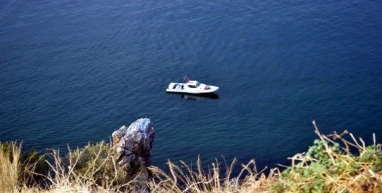 Bursa’da genç kızın denize atlayıp intihara kalkıştığı anlar kamerada