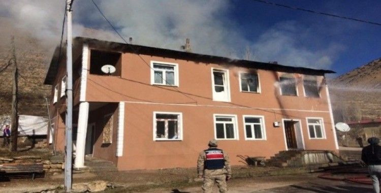 Bayburt’ta yangında hayatını kaybeden 3 kişinin cesedi evden çıkarıldı