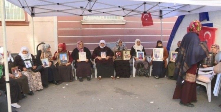 Evlat nöbetindeki ailelerden ortak açıklama: 'Terör örgütü PKK'dan kimse korkmasın'