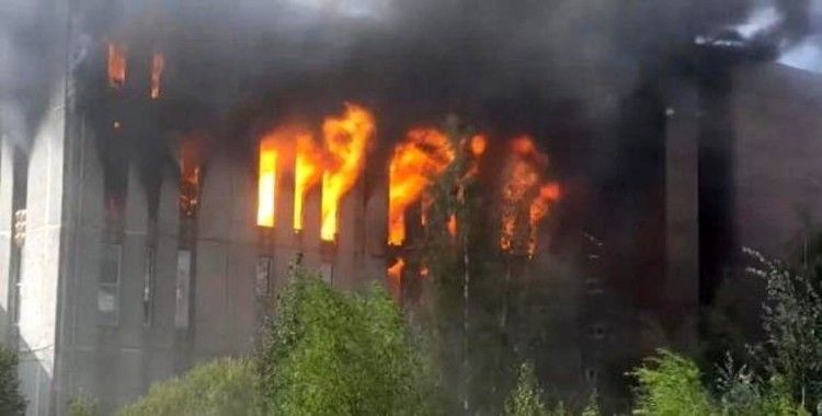 Rusya'da korkutan yangın