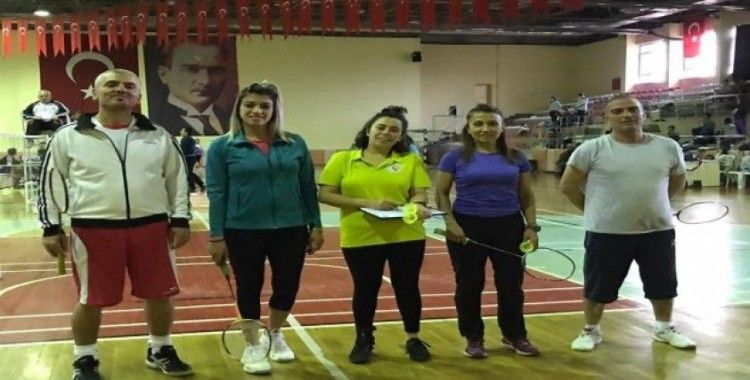 Isparta’da öğretmenler badmintonda yarıştı
