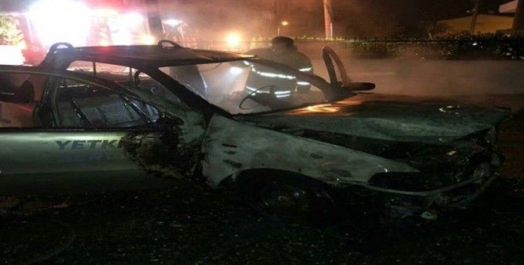 İzmir’de park halindeki araçta yangın