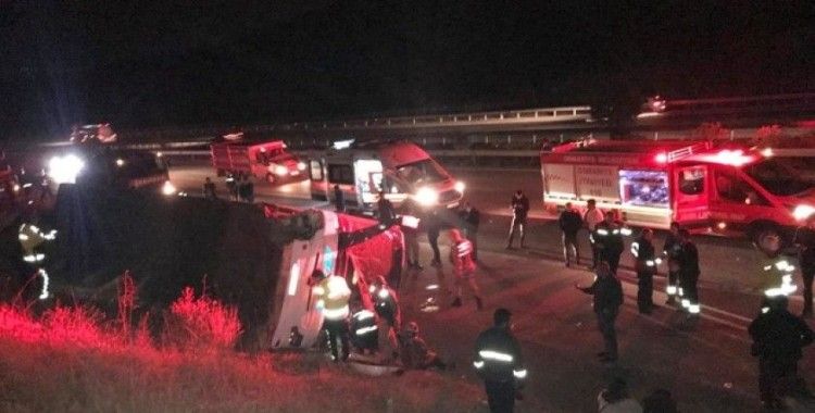 Şoför kalp krizi geçirdi, yolcu otobüsü devrildi: 27 yaralı